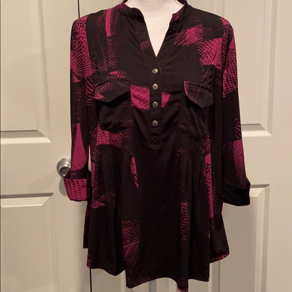 NWOT Avenue Black and Pink Swing Top!